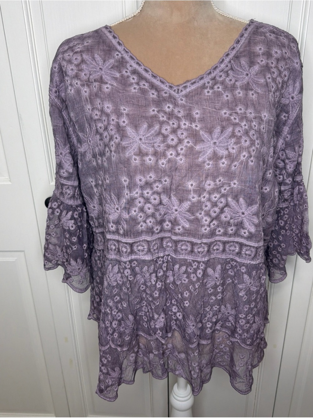 ADORA Women’s Lavender Floral Eyelet V-Neck Blouse Peplum Bell Sleeves Size M/L